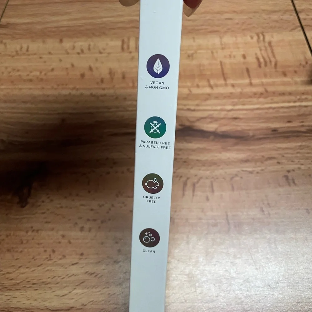TYS BEAUTY Lip Crayon Liner & ĀTHR BEAUTY Diffused Reflections Bronzing Powder